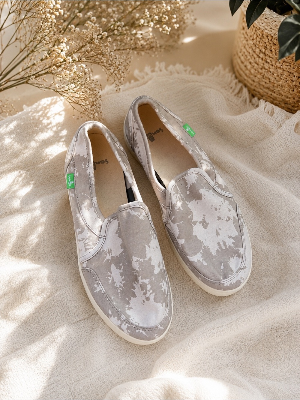 Sanuk Women's Slip-On Flats in White/Gray Tie-Dye #7